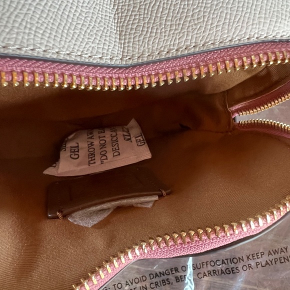 COACH Heart Crossbody In Signature Canvas With Heart Cherry Print NEW - Picture 11 of 14